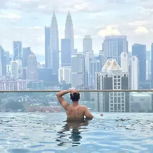 Kl Skyline At 34 & Rooftop Infinity Skypool Hostel